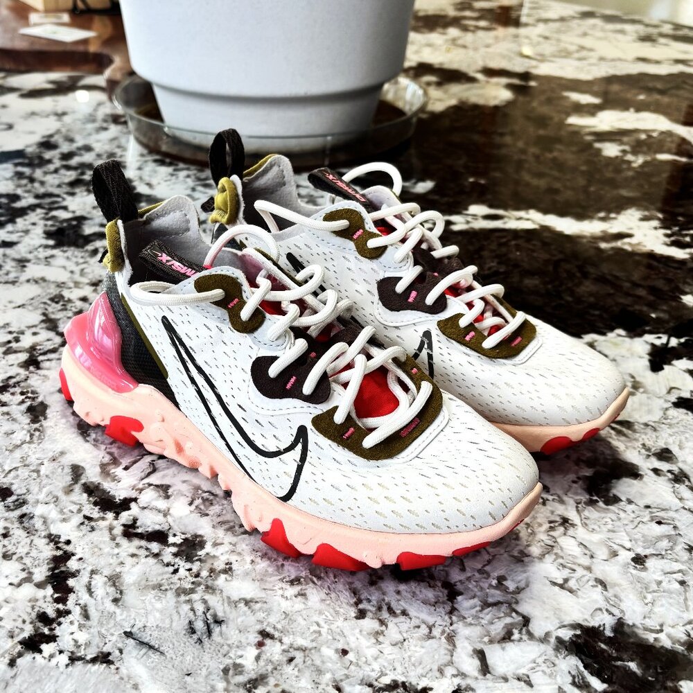 Nike NSW React Vision Summit - White/Siren Red Sneakers, Size 5